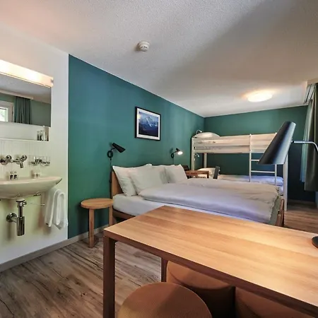 5th Floor Basic - Shared Bathrooms فندق إنترلاكن