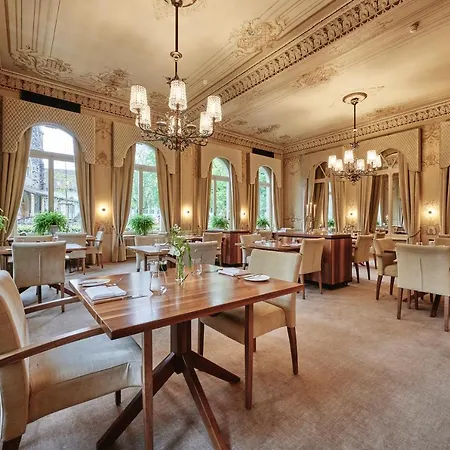 5th Floor Basic - Shared Bathrooms فندق 2*