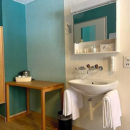 5th Floor Basic - Shared Bathrooms Hotel Entrelagos