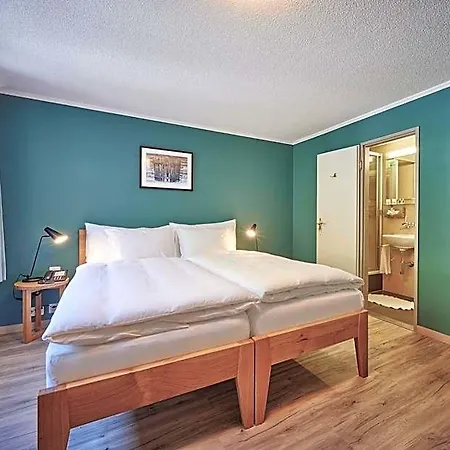 5th Floor Basic - Shared Bathrooms Hotel 2*