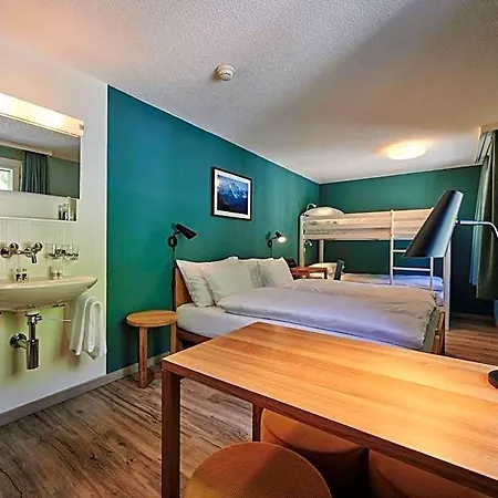 5th Floor Basic - Shared Bathrooms Hotel 2*