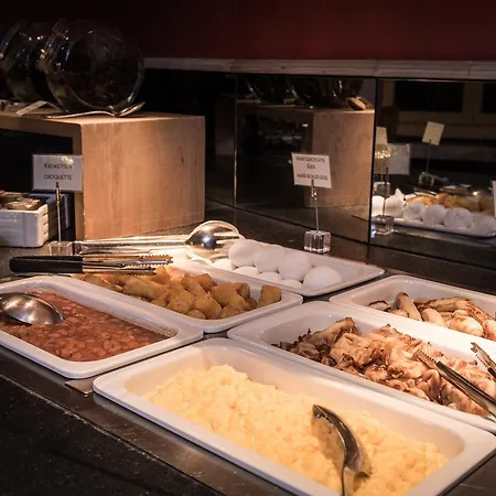 5th Floor Basic - Shared Bathrooms فندق إنترلاكن