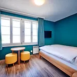 5th Floor Basic - Shared Bathrooms 2*